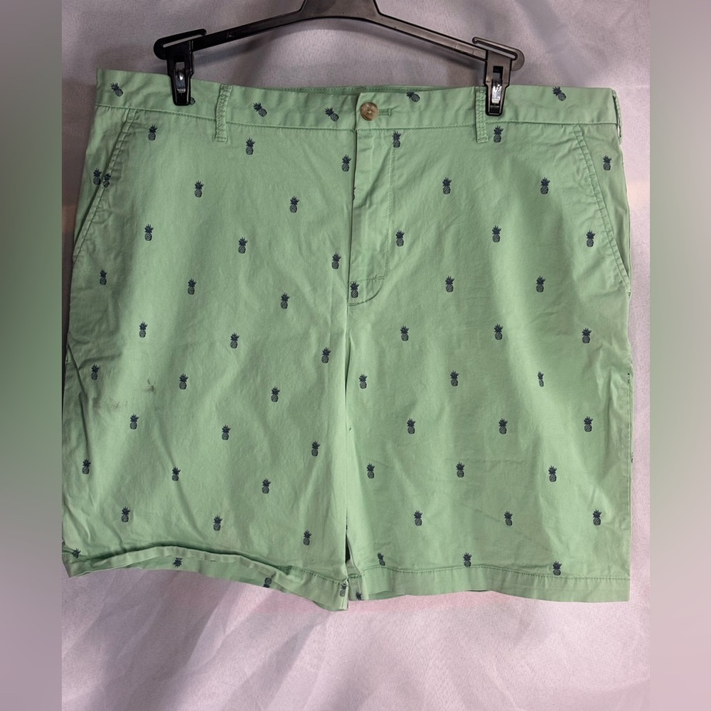 Izod Light Green Cargo Shorts with Navy Print‎